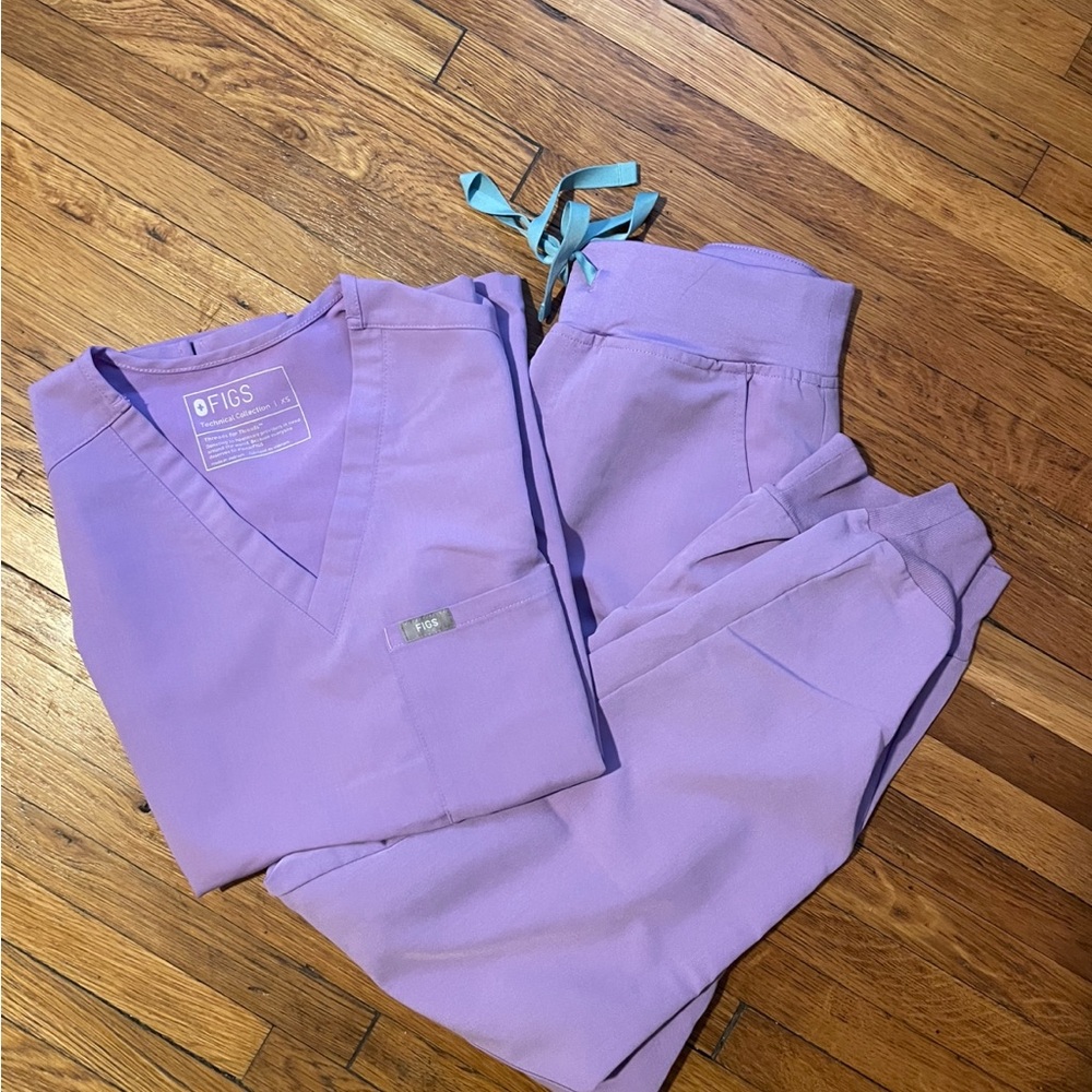 Figs Lilac Scrubs